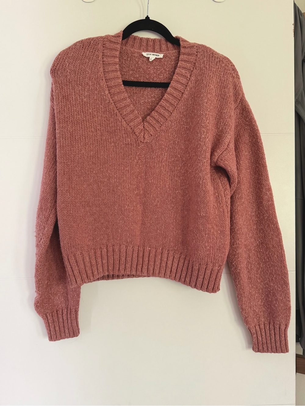 Steve Madden Houston V-Neck Sweater in Rose